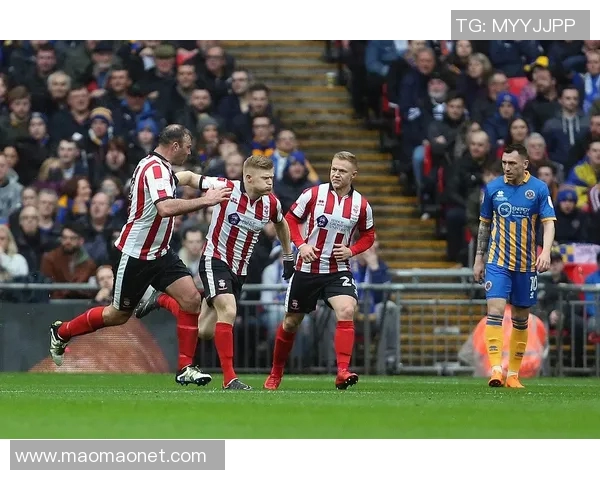 耶奥维尔与哈特的精彩对决揭示了足球战术与团队合作的重要性