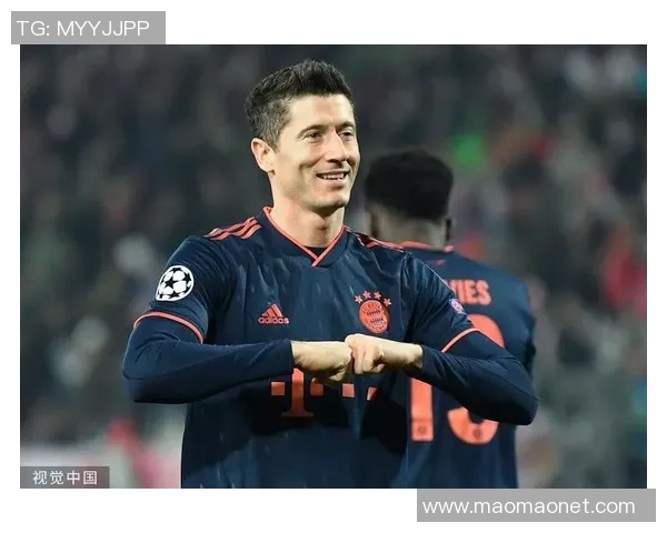 莱万在欧冠赛场表现出色十场打入十二球射手榜领跑金靴稳了