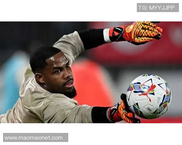 迈尼昂的崛起与挑战：从年轻门将到世界级守护者的蜕变之路