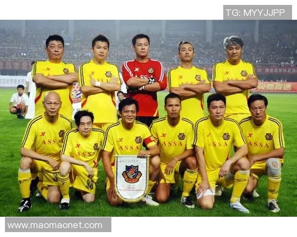 达尼洛的成长之路：从青涩少年到足球场上的闪耀明星