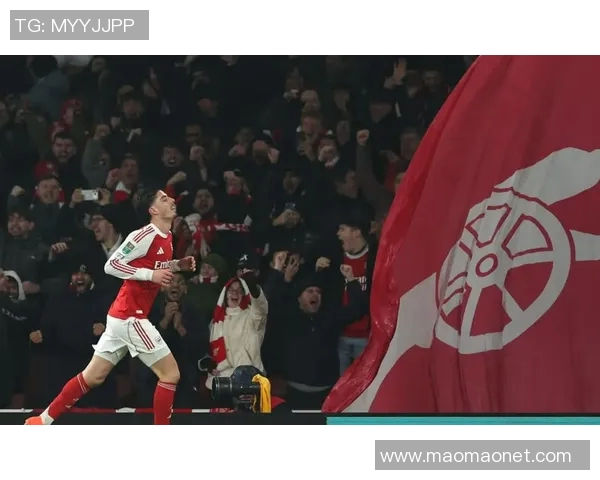 切尔西与阿森纳球迷冲突引发激烈斗殴现场混乱不堪 切尔西与阿森纳球迷冲突引发激烈斗殴现场混乱不堪