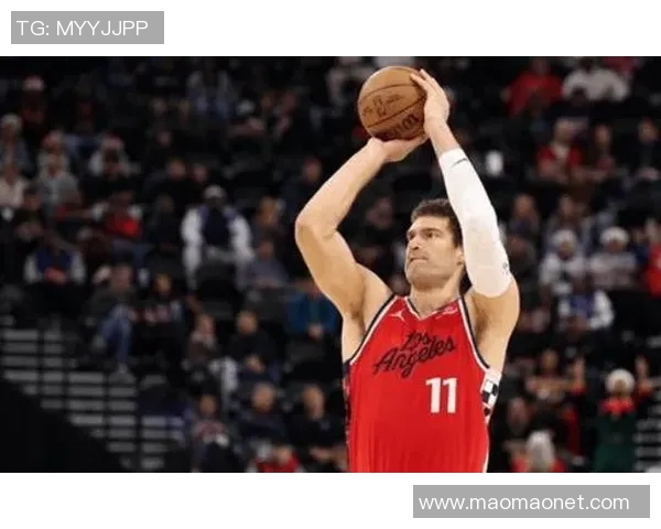 布鲁克洛佩斯：从篮球新星到NBA顶级中锋的辉煌之路