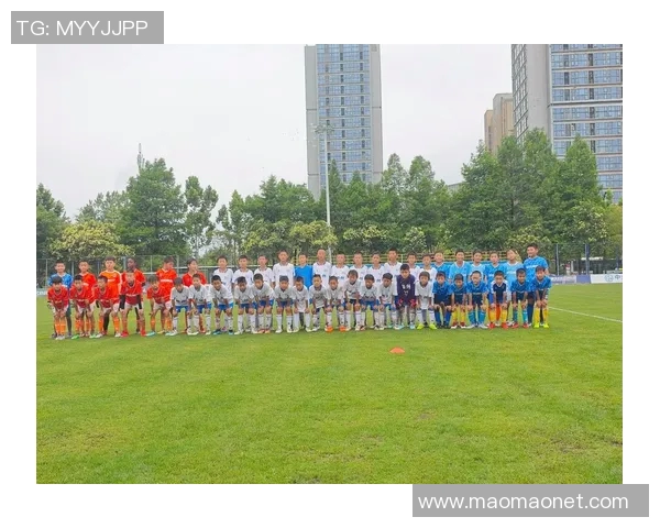 贝里与福利特的精彩对决揭示足球战术与团队协作的魅力与挑战 贝里与福利特的精彩对决揭示足球战术与团队协作的魅力与挑战