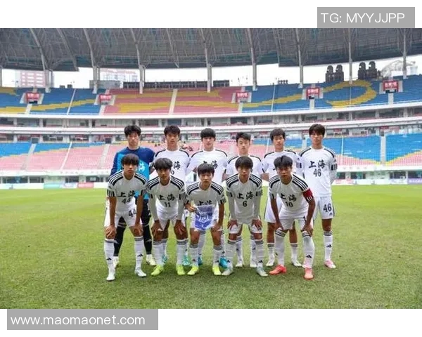 上海足球队中路突破战术解析与实践探讨