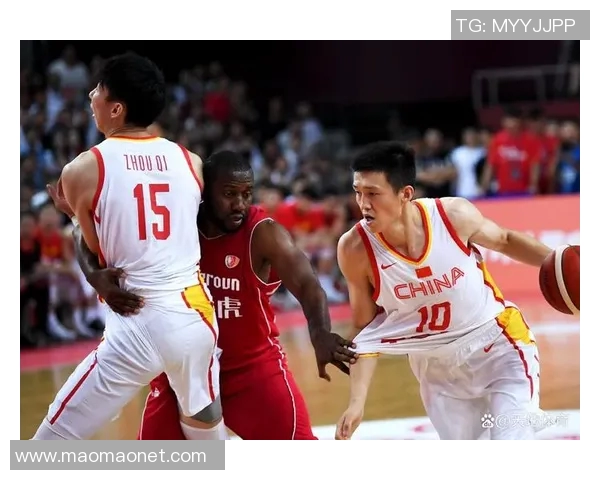 周鹏：从篮球场上的传奇到生活中的榜样，激励年轻一代追逐梦想的故事