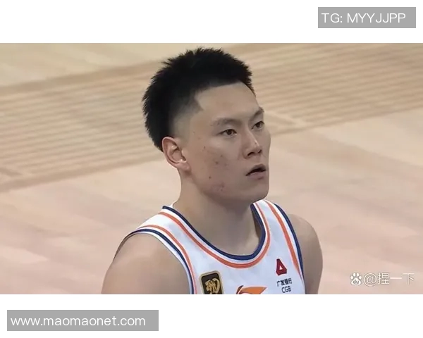 山东男篮与上海队激战正酣直播盛况尽在眼前精彩不容错过 山东男篮与上海队激战正酣直播盛况尽在眼前精彩不容错过